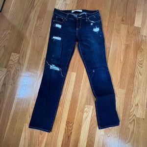NWOT Abercrombie & Fitch Medium Destroyed Jeans - 2 Short